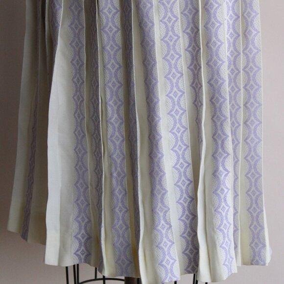 Vintage 1960s Skirt, Bobbie Brooks Pleated Purple and White Full Skirt. - Picture 8 of 10